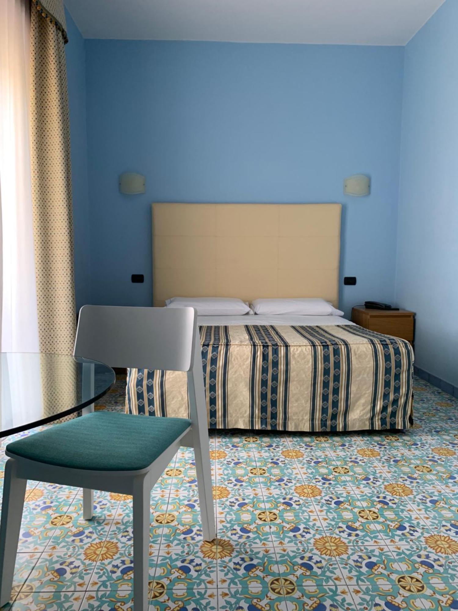 Hotel Paradiso Castellammare di Stabia Bagian luar foto